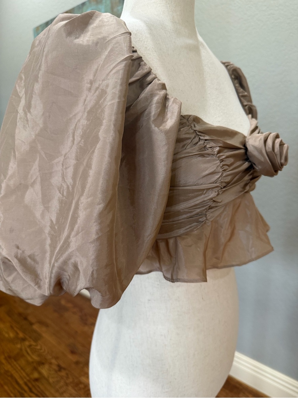 ALTAR'D STATE Tan Taupe Puff Sleeve Rose Crop Top - Size S - Picture 5 of 10